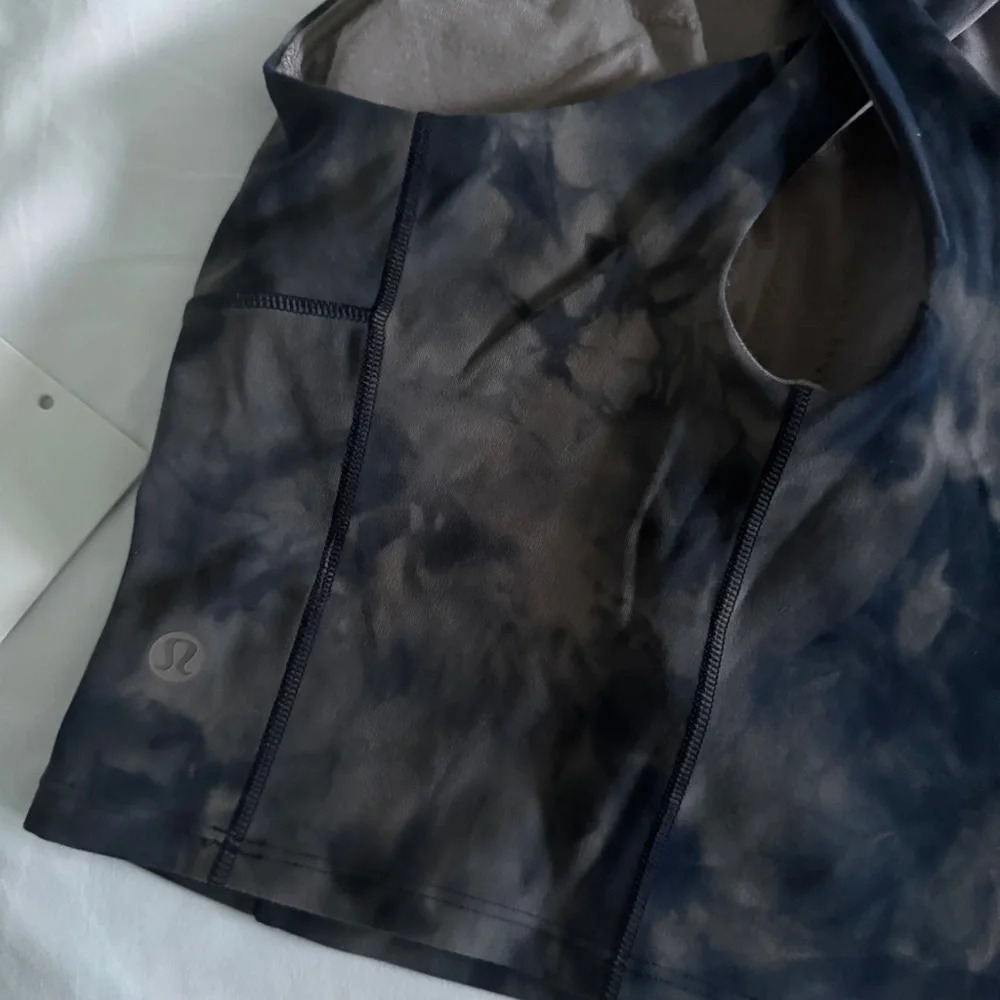 99 ๐๐ค Lululemon Key to Balance Tank - Diamond Dye Lunar Rock True Navy - Picture 6 of 12